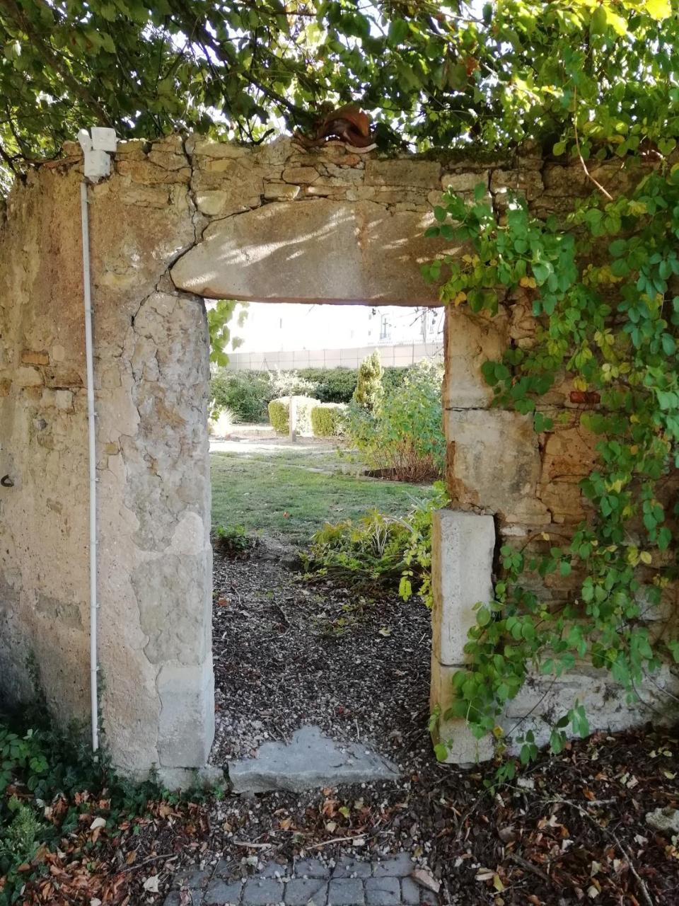 D'hotes La Tuilerie Bed & Breakfast *